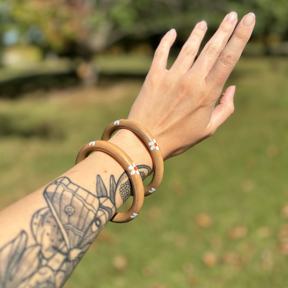 Vintage 60s Hand-Painted Wood Flower Bracelet Bangles - Picture 3 of 5